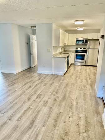 $2,395 / 2br - 900ft2 - Updated and spacious two bedroom apartment in Braintree (Braintree)63699236763907120