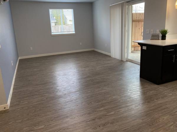 $1,575 / 2br - Santiam 2B - Annual Local Festivals, In Unit WD Hookups, Pets Welcome (Queen Ave in Santiam)63945100904835124
