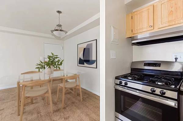 $1,000 / 1br - 875ft2 - Satisfy your daily need for comfort and convenience at Halley House. L (Washington, DC)64040192585091120