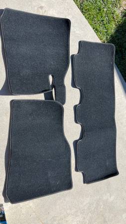 Model Y floor mats 1