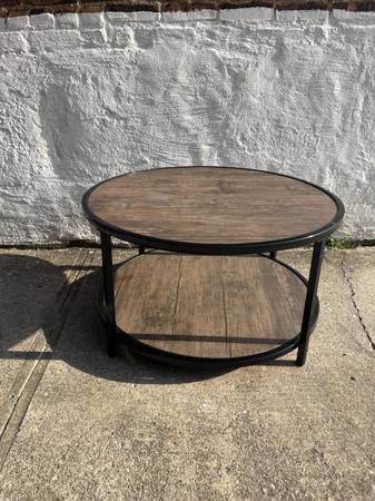 round 2 tier coffee table chat table (delivery extra) 1