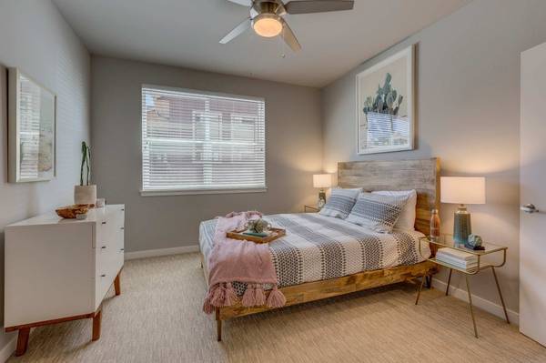 $1,670 / 1br - 700ft2 - Large Closets, in Tigard OR, 1BD 1BA (13285 Southwest Hawks Beard Street, Tigard, OR)63672582669057120