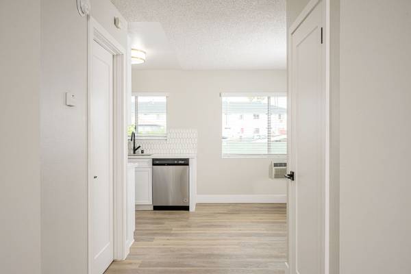 $2,645 / 2br - 1000ft2 - 💎 Designer Touches + Gated Entry – 2BR Hobart Apartment!63840113639811121