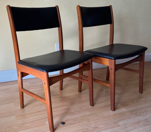 Two teak midmod Danish dining chairs 1