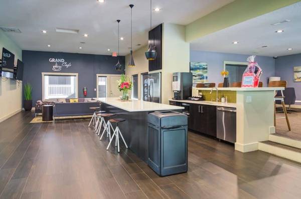 $1,970 / 2br - 1019ft2 - Individual Washer & Dryer, Sleek White Custom Kitchen Cabinetry (2700 w powell blvd)63672654283651124