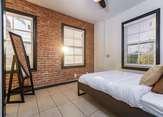 $1,295 / 250ft2 - In Los Angeles, Window Coverings, Studio 1/ba (4077 West 3rd Street, Los Angeles, CA)63700919609473121