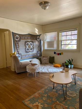 $1,325 / 1br - 700ft2 - Perfect One Bedroom (24th and  SE Madison)63672671251715123
