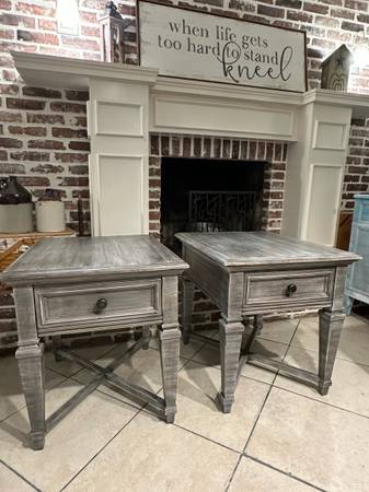 Two Beautiful Refinished Havertys Beckley Side Tables / End Tables / Nightstands 1