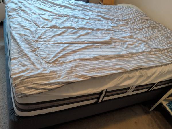 Complete queen size bed 1