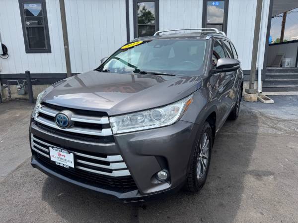 2017 Toyota Highlander Hybrid XLE AWD 1 propietario 3.5L V6 F DOHC 24V - $24,999 (Key Auto Denver 303-960-2027)63612633423873121