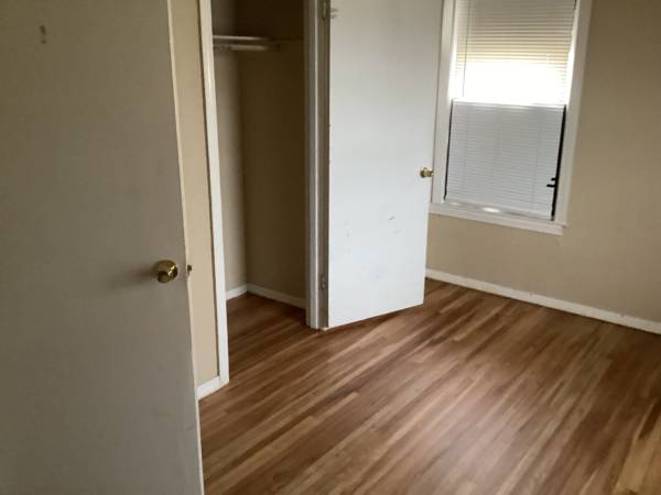 $1,190 / 3br - 1200ft2 - Three Bedroom close to King High School (Corpus Christi)64036541550337120