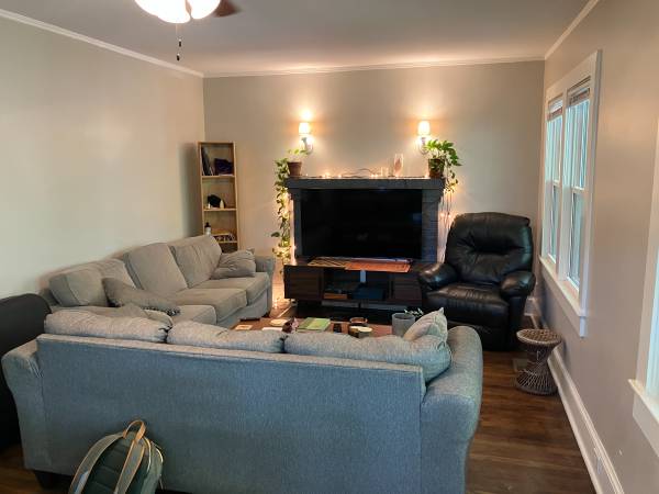 Habitación de $1,000 en casa compartida en West Asheville disponible desde el 1 de septiembre63179809957379121