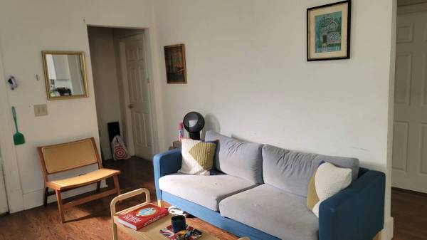 $900 Middle Bedroom in a 3-BR/2-BA (Downtown)64043668041986123