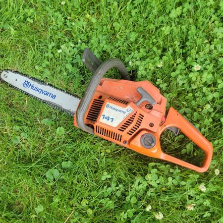 Husqvarna 141 in great shape runs perfectly very little use - farm 