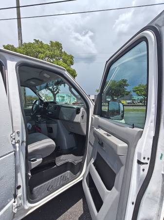 2012 Ford E-250 - Photo 5