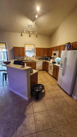 $750 / 4br - 162ft2 - Private Room for Rent in Large House (Canyon de Flores)63677187428355123