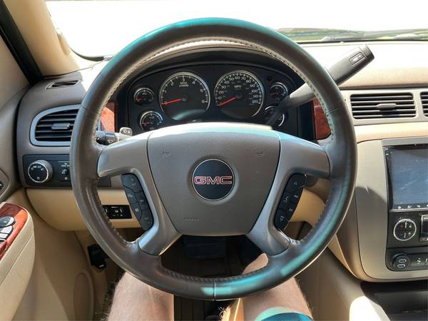 2014 GMC Yukon SLT - $14,995 (Network Auto Source Inc)4944688750952550419
