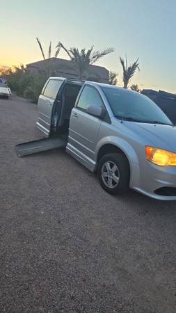 Wheelchair van - $12,500 (Peoria AZ)63612861187331121