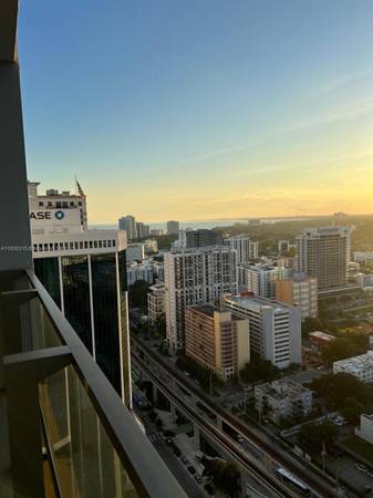 $4,750 / 1br - overlooking the southwest of the city (88 SW 7th St)63906442374019120