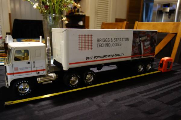 OLD TOY TRUCKS - $2063471070440065122
