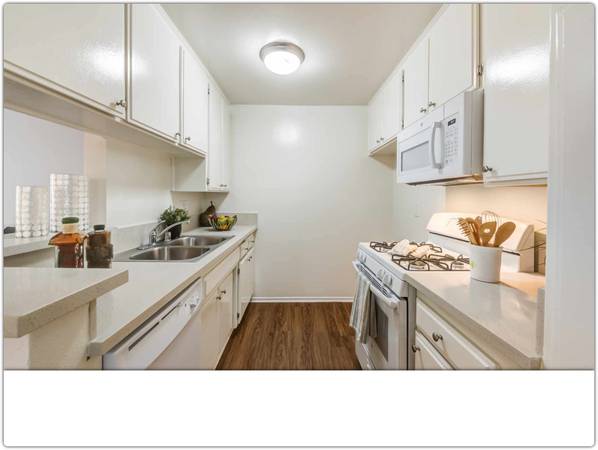$2,027 / 1br - 643ft2 - Central location in Sherman Village. 1 Bed, 1 Bath! Stop by for a tour (Sherman Village - Sherman Oaks)63998153211779121