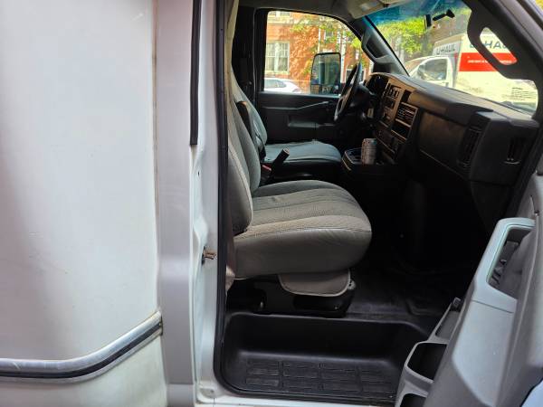 2018 Chevrolet Express 3500 Cutaway - Photo 12
