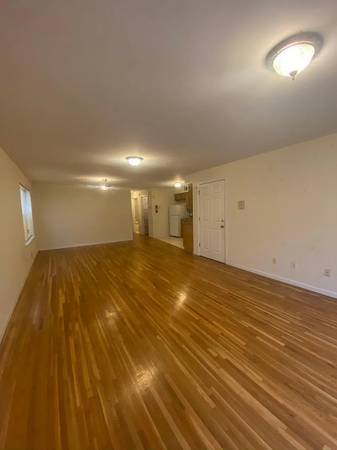 $919 / 1br - Bright and Spacious One Bed Close to Shops Richmond (richmond / point / annex)63933766955651120