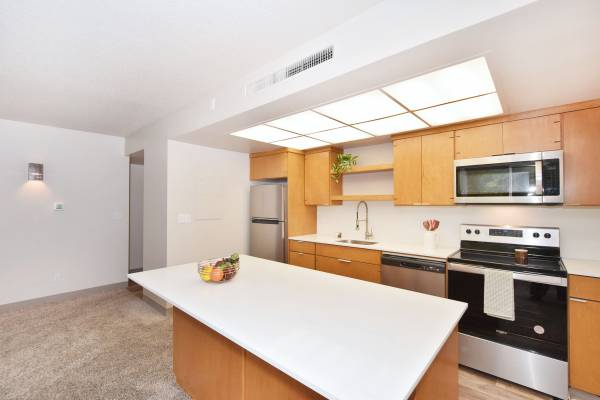 $2,199 / 3br - 1000ft2 - ¡Tres dormitorios remodelados! (Lake Oswego)63831251648897122