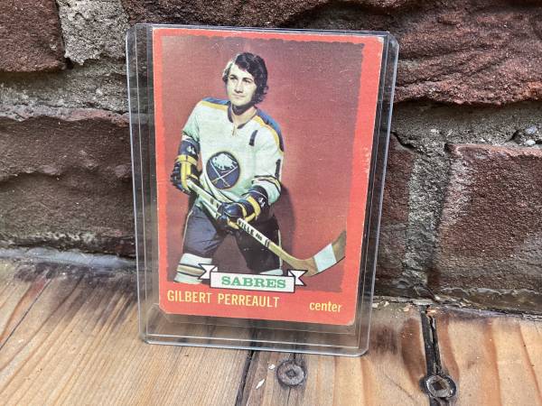 1973-74 BUFFALO SABRES GILBERT PERREAULT card # 70 ! 1