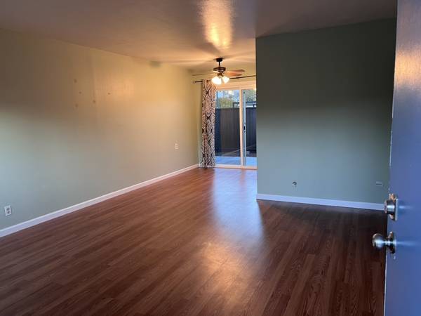 $2,600 / 1br - 1-Dormitorio en edificio tranquilo de 4 unidades con amplio patio (san mateo)63695766786945122