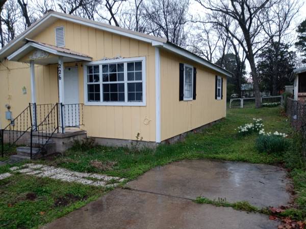 $950 / 2br - Location, location, location, house for sale (Tahlequah, Oklahoma)63981981974403120