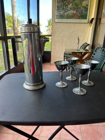 ART DECO CHROME COCKTAIL SHAKER 1