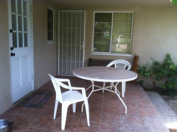 $750 / 2br - 1550ft2 - Furnished Room with Private Bath and Private Entrance Fresno High Area (Fresno)63798509986433122