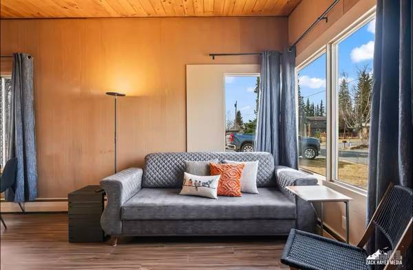 $2,000 / 1br - near Airport & lake hood - Fully furnished - short/long term pricing64014172300674123