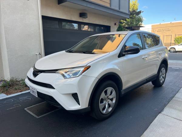 2017 Toyota RAV4 LE - $13,600 (redwood city)63438718998273121