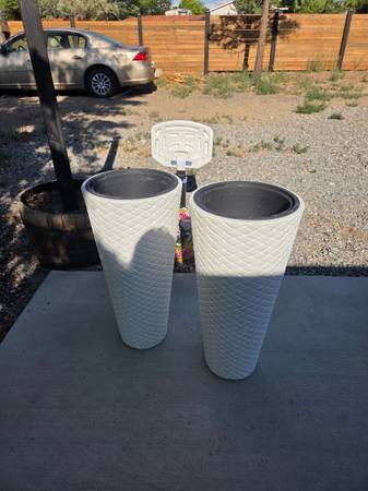 2 Planters 1