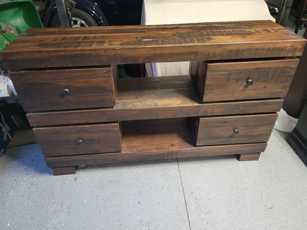 Minecraft looking TV Cabinet 1