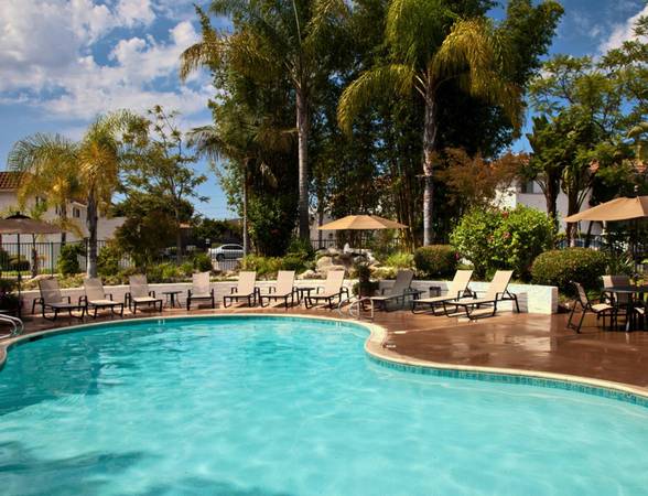$3,295 / 3br - ¡VEN A VISITAR! 1 MES GRATIS + 3H MUY BUSCADO + AIRE ACONDICIONADO INCLUIDO, CARGA PARA VEHÍCULOS ELÉCTRICOS (La Mesa)63701744084993121