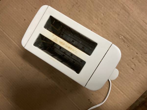 Toaster that overburns the toast 1