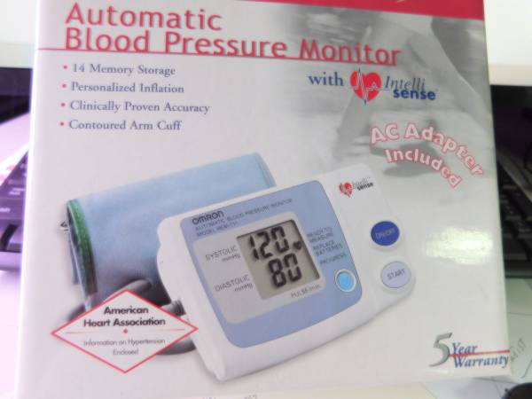 BLOOD PRESSURE MONITOR WITH INTELLISENCE 1