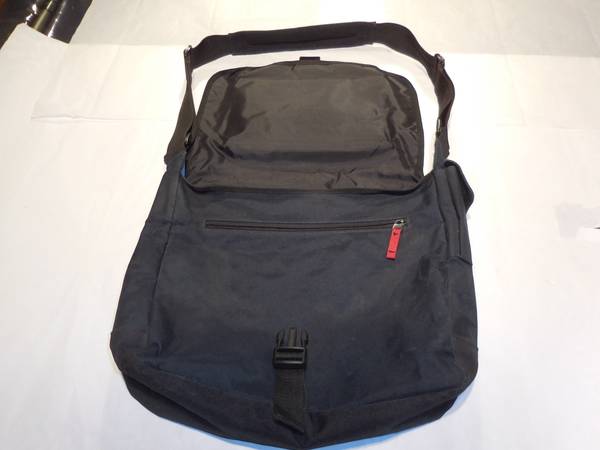 Vintage Tommy Hilfiger Navy Blue Messenger Bag with Strap and Pockets - $10 (Bothell)63470797080961122