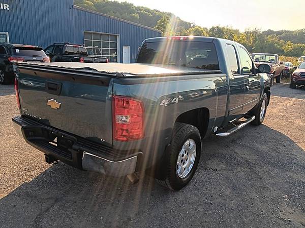 2011 Chevrolet Silverado 1500 LT 4 door 4X4 5.3L 8cyl 106k miles - $14995.0063442678989059124