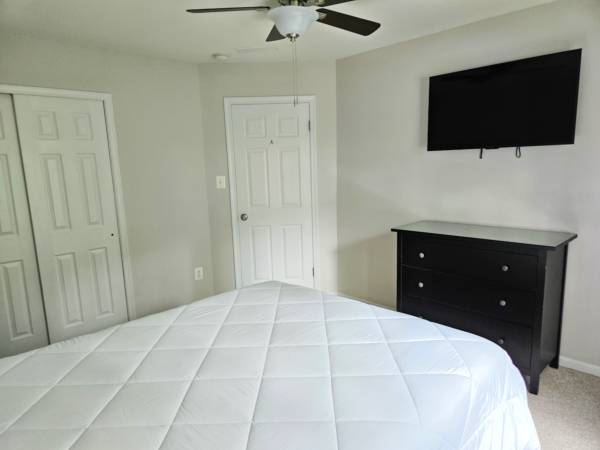 $850 Furnished bedroom w/ shared bathroom for a single guy is available64040027610243123