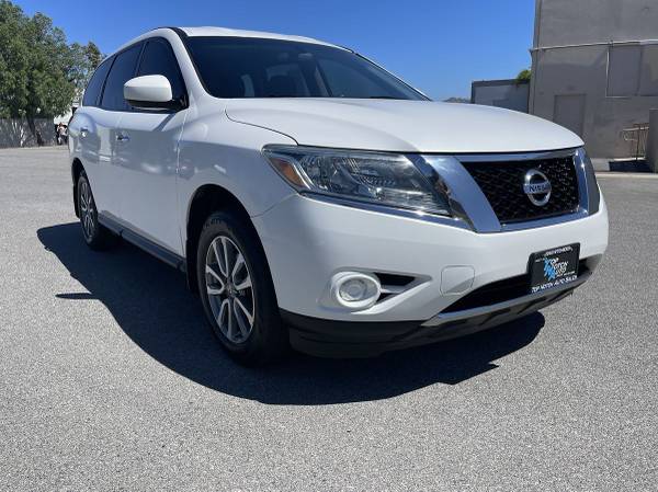 2013 Nissan Pathfinder S suv Moonlight White - $8,995 (28046 Del Rio Rd Ste Abr)63440614852737122