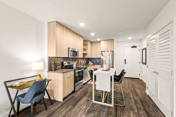 $2,130 / 1br - 795ft2 - 1 BR Luxury-Grill Outdoors, Relax in Courtyards, Work Anywhere!63808083963009120