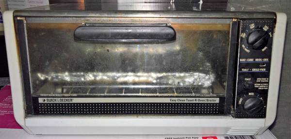 Black Decker Toast R Oven Broiler TRO 550 TY3 w/ roasting tray 1