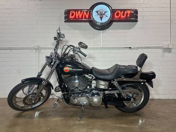 2005 Harley Davidson Dyna Wide Glide FXDWGI 1