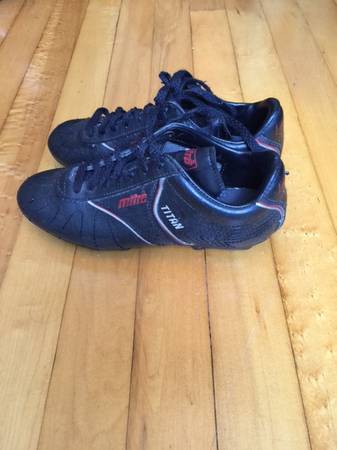 Zapatos de fútbol Titan Mittre talla 3.5 - $10 (Bay View)63471072182019121