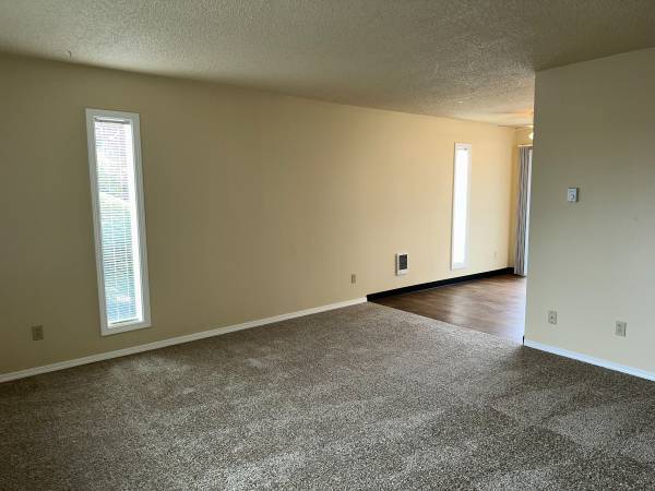 $700 / 2br - reshly Updated Inside and Out | Fenced Yard | W/S/G PAID! (Milwaukie)63914854375427123