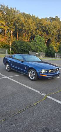 2006 FORD MUSTANG COUPE 4.0 CÁMARA DE REVERSA. AIRE ACONDICIONADO FRÍO, FUNCIONA EXCELENTE - $3.500 (Staten Island)63470615133057122